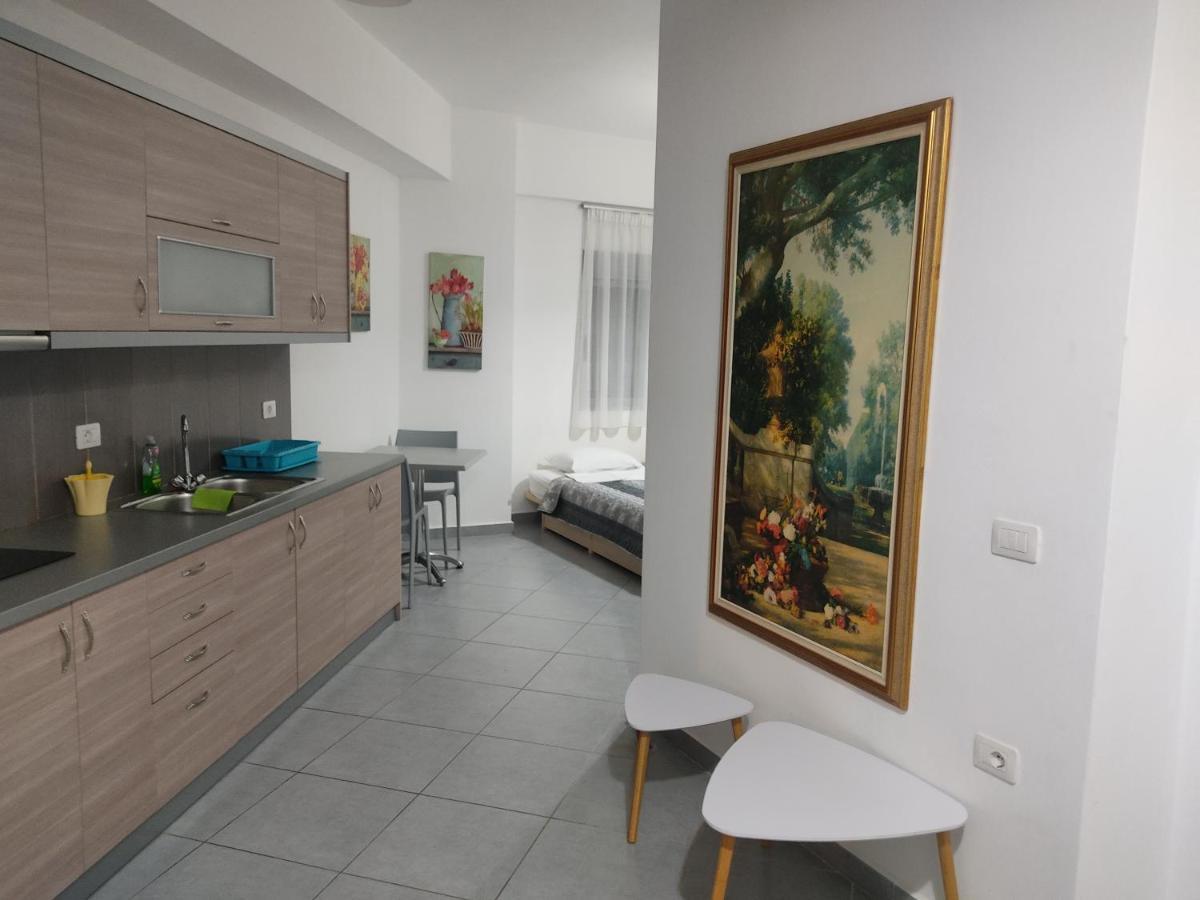 Margaritas Apartments Sarande Bagian luar foto
