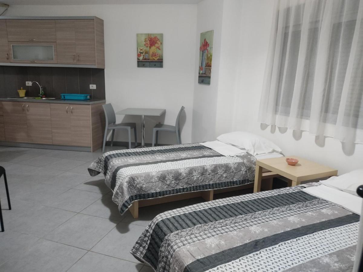 Margaritas Apartments Sarande Bagian luar foto